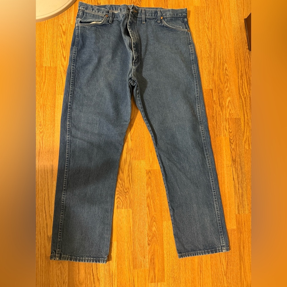 Wrangler Men's Cowboy Cut pre-washed Jeans size 46X32